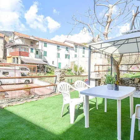 Amazing In Aquila Darroscia With 2 Bedrooms And Wifi Borghetto d'Arroscia