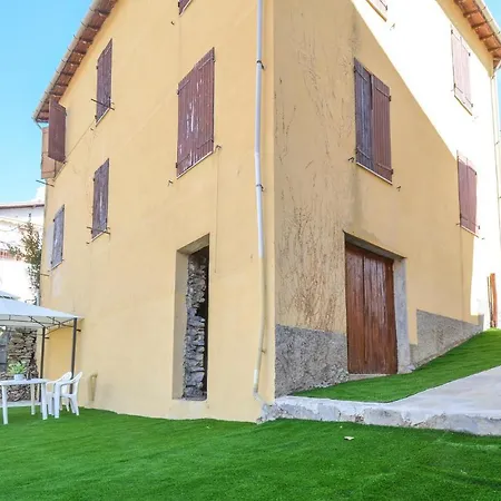 Amazing In Aquila Darroscia With 2 Bedrooms And Wifi 度假居